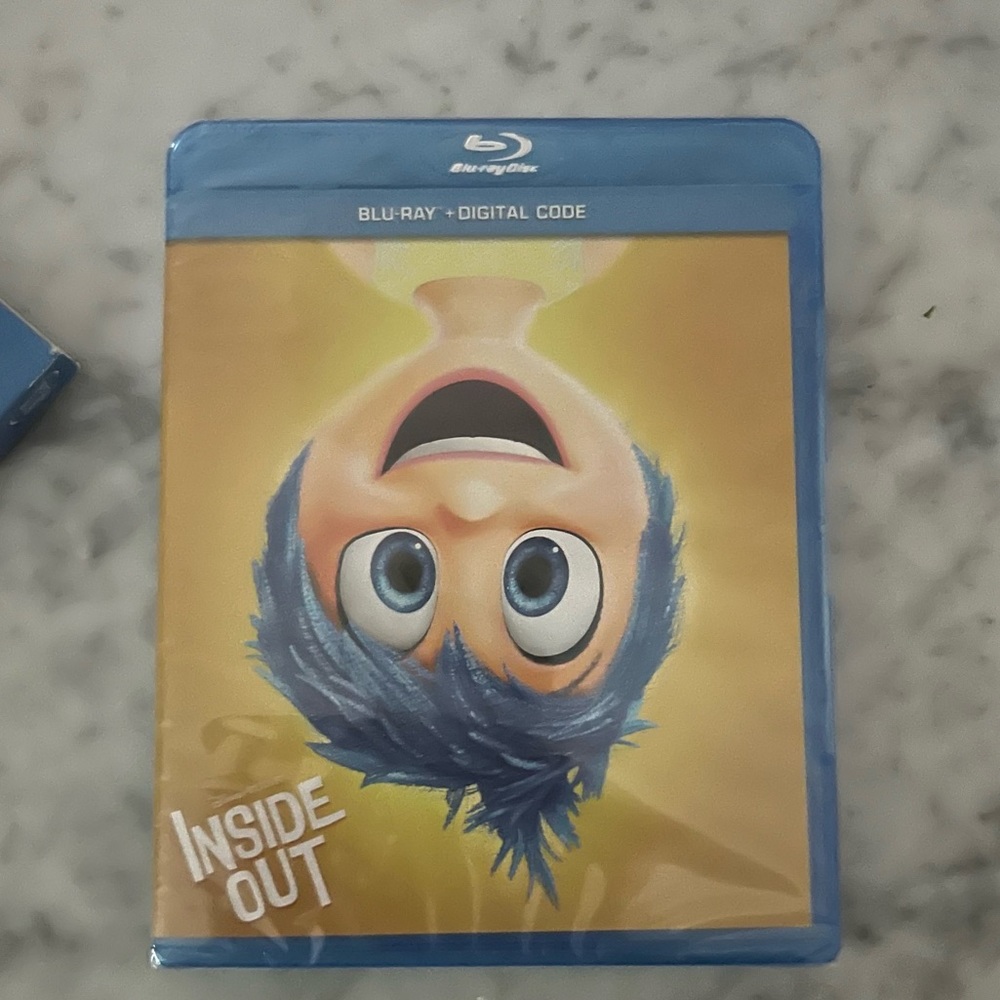 NWT Inside Out Blu-Ray - Picture 3 of 4